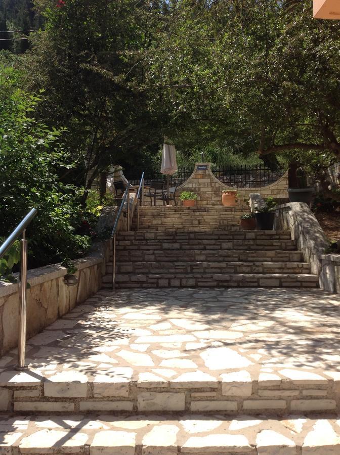Hotel Nostos Frikes 외부 사진